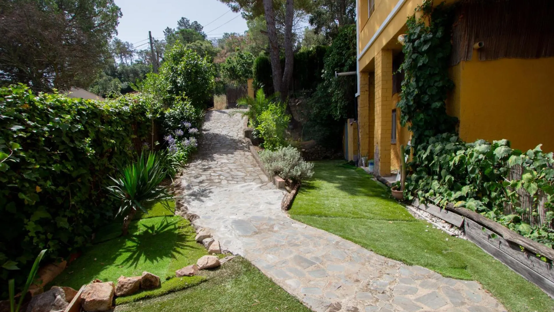 2 Private Abodes In One Magnificent Villa! Massanet De La Selva Villa