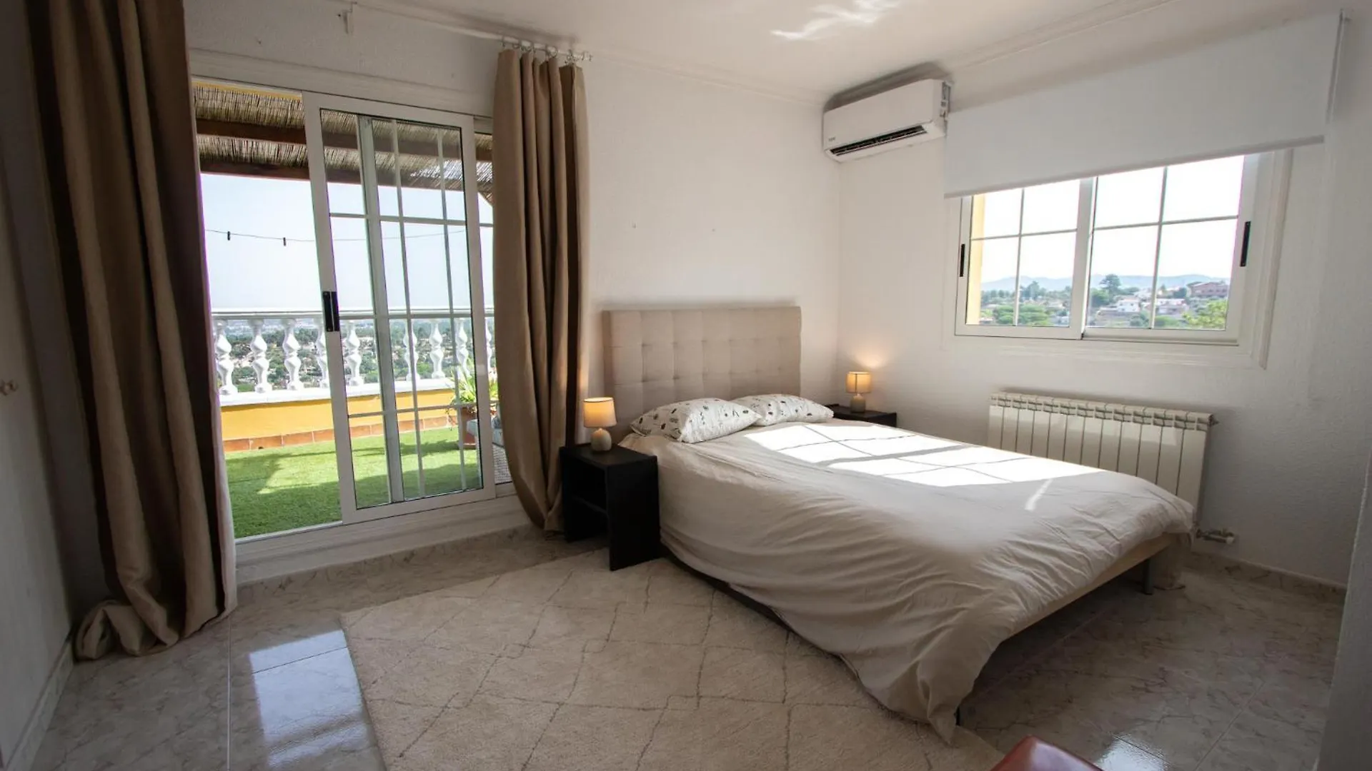 2 Private Abodes In One Magnificent Villa! Massanet De La Selva 0*,