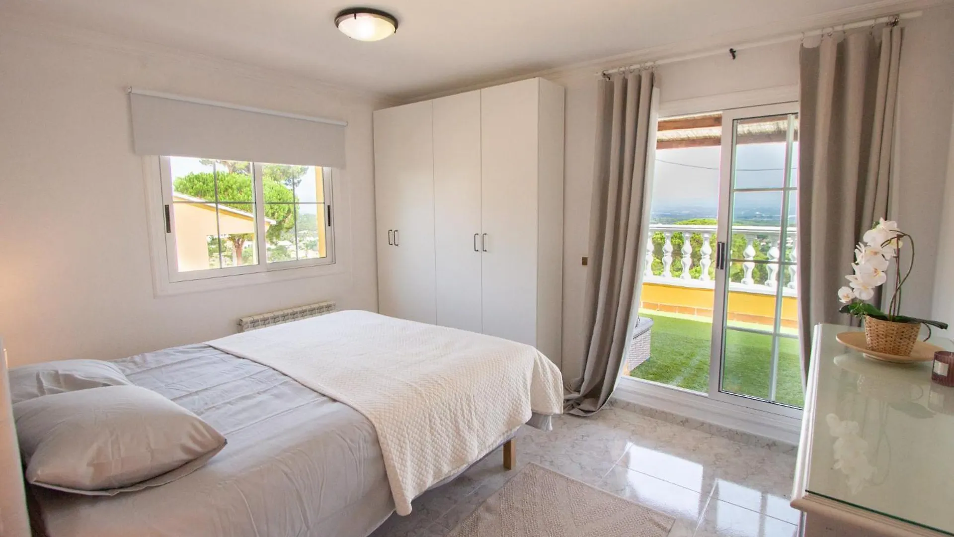2 Private Abodes In One Magnificent Villa! Massanet De La Selva Villa